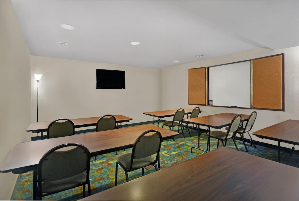 Candlewood Suites Columbia-Fort Jackson By Ihg Екстериор снимка